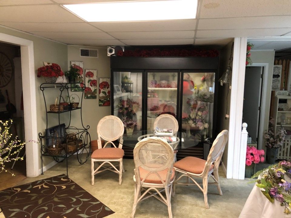 819 S Main St, Harrisburg, IL 62946